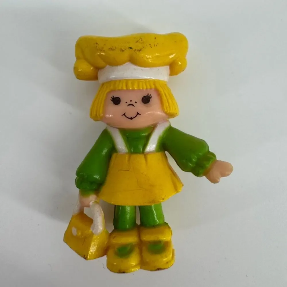Kenner Butter Cookie '81 Strawberry Shortcake PVC Figure Vintage Collectible Toy